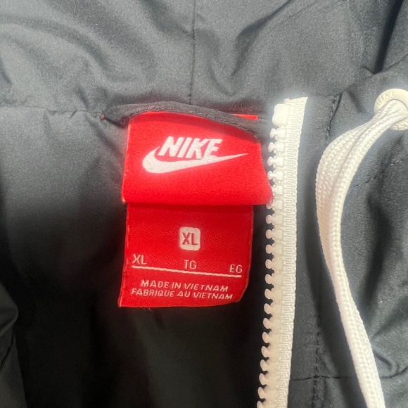 Nike the Windrunner Full Zip Hooded Lightweight Jacket - Picture 4 of 11